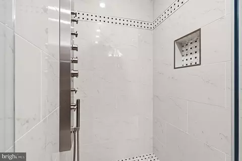 Bath - 5138 12th St S, Arlington, VA 22204 photo 3 of 5