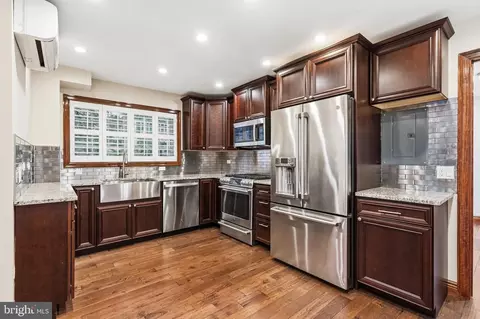 5138 12th St S, Arlington, VA 22204