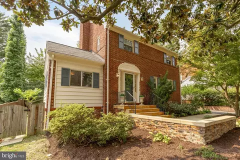 2712 S June St, Arlington, VA 22202