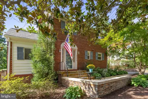 2712 S June St, Arlington, VA 22202