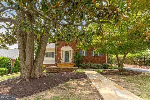 2712 S June St, Arlington, VA 22202