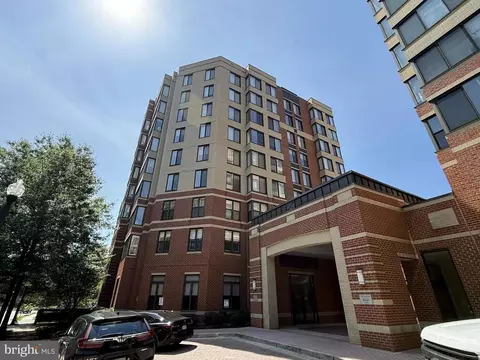 2220 Fairfax Dr #801, Arlington, VA 22201