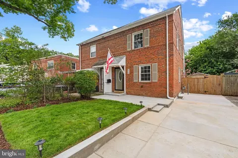 825 S Ivy St, Arlington, VA 22204