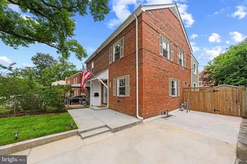 825 S Ivy St, Arlington, VA 22204