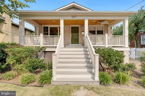 2207 N Kenmore St, Arlington, VA 22201