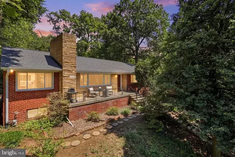 2615 S June St, Arlington, VA 22202