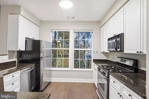 801 S Greenbrier St #113, Arlington, VA 22204
