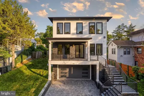 1211 20th St S, Arlington, VA 22202