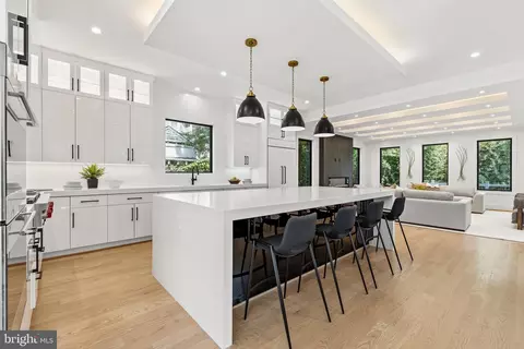 1211 20th St S, Arlington, VA 22202