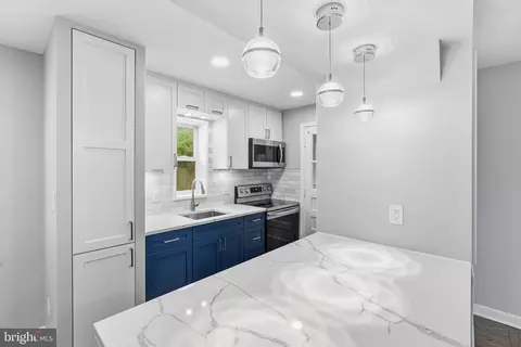 829 S Irving St, Arlington, VA 22204