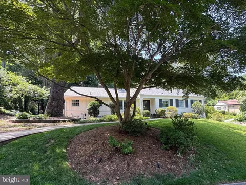 3936 36th St N, Arlington, VA 22207