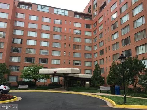 1111 Arlington Blvd #W-244, Arlington, VA 22209