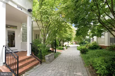 2074 N Oakland St, Arlington, VA 22207
