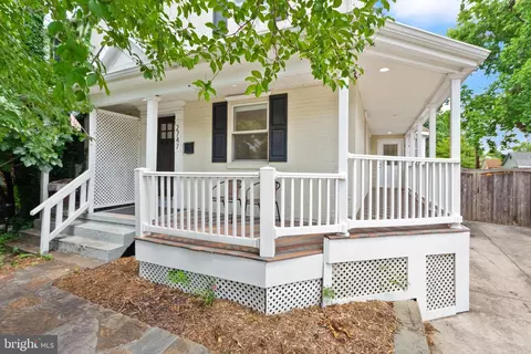 2747 S Uhle St S, Arlington, VA 22206