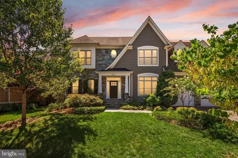 812 21st St S, Arlington, VA 22202