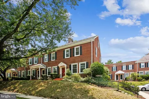 2840 S Buchanan St, Arlington, VA 22206