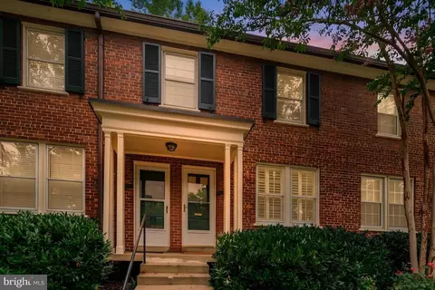 1030 S Barton St #273, Arlington, VA 22204