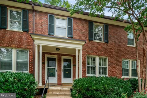 1030 S Barton St #273, Arlington, VA 22204