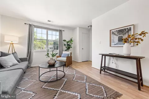 2850 S C S Wakefield St #C, Arlington, VA 22206