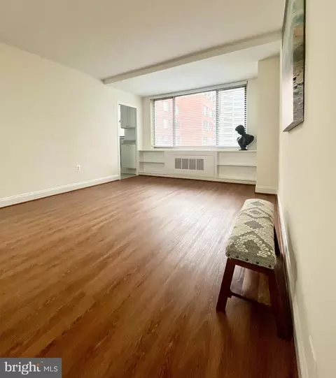 1121 Arlington Blvd #722, Arlington, VA 22209