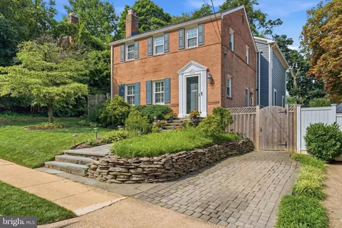 1016 N Larrimore St, Arlington, VA 22205