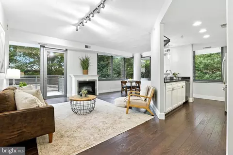 2001 15th St N #111, Arlington, VA 22201