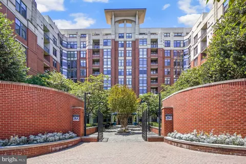 1021 Garfield St #627, Arlington, VA 22201