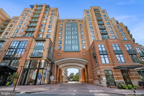 2720 S Arlington Mill Dr #914, Arlington, VA 22206