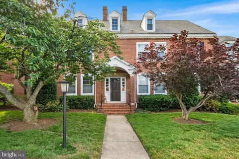 4520 36th St S #B2, Arlington, VA 22206