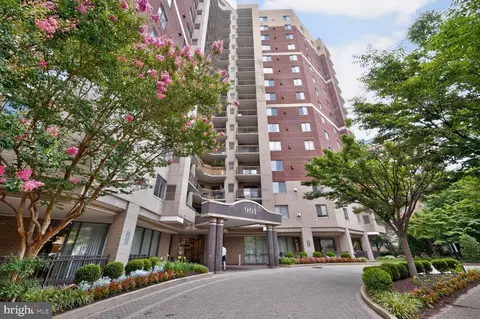901 N Monroe St #402, Arlington, VA 22201
