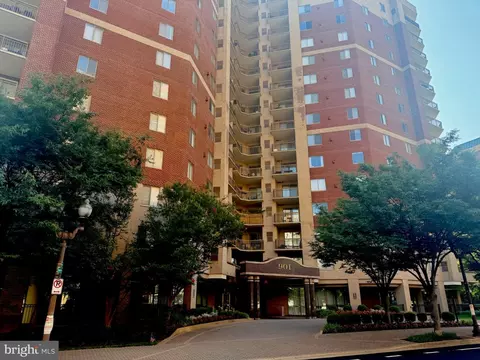 901 N Monroe St #402, Arlington, VA 22201