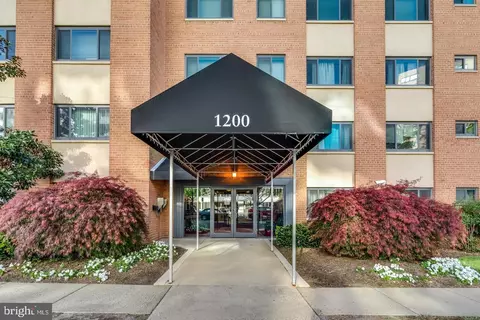 1200 S Arlington Ridge Rd #610, Arlington, VA 22202