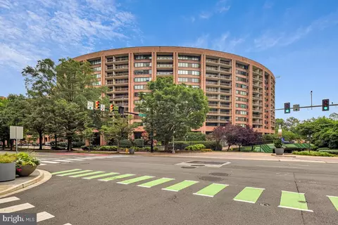 1805 Crystal Dr #807S, Arlington, VA 22202