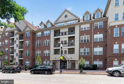 2330 14th St N #402, Arlington, VA 22201