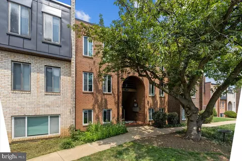5051 7th Rd S #202, Arlington, VA 22204
