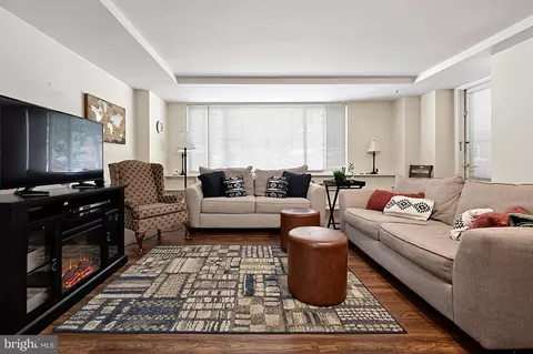 1121 Arlington Blvd #206, Arlington, VA 22209