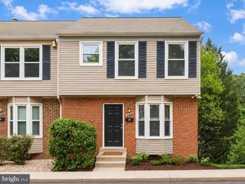 2213 S Pollard St, Arlington, VA 22204