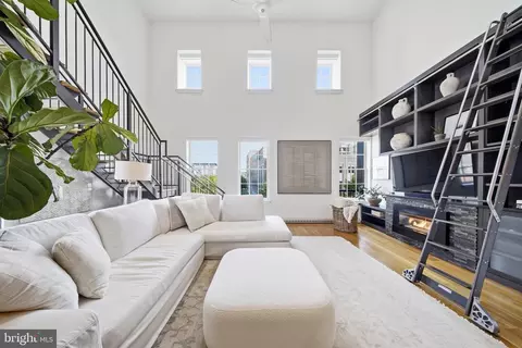 1700 Clarendon Blvd #158, Arlington, VA 22209