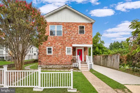 2001 6th St S, Arlington, VA 22204
