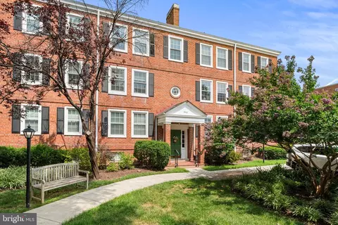 2916 S Buchanan St #B1, Arlington, VA 22206