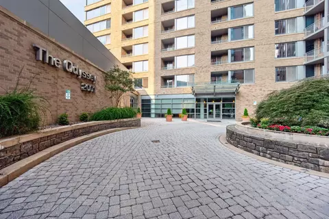 2001 15th St N #1102, Arlington, VA 22201