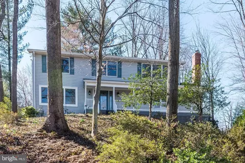 3843 30th St N, Arlington, VA 22207