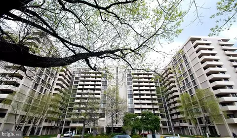 4141 N Henderson Rd #727, Arlington, VA 22203