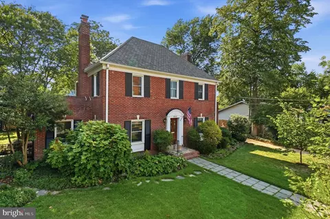 824 S Courthouse Rd, Arlington, VA 22204