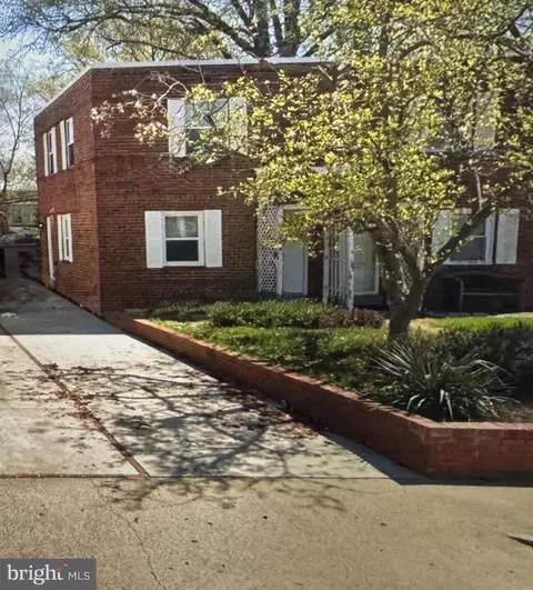 851 S Ivy St, Arlington, VA 22204