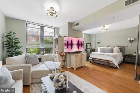 1021 N Garfield St #323, Arlington, VA 22201