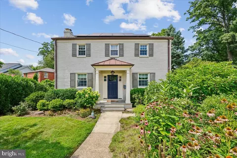4919 26th St N, Arlington, VA 22207