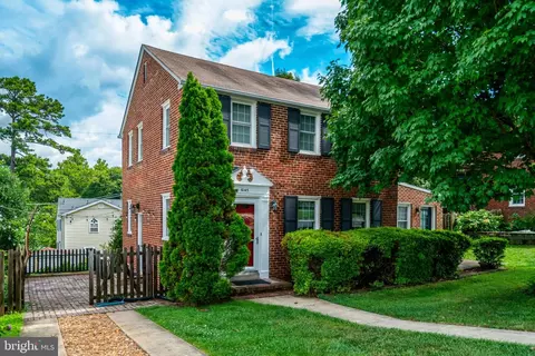 6145 12th St N, Arlington, VA 22205