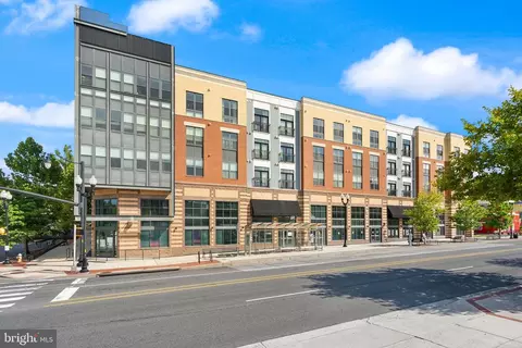 989 S Buchanan St #420, Arlington, VA 22204