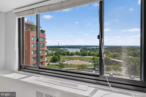 1011 Arlington Blvd #942, Arlington, VA 22209
